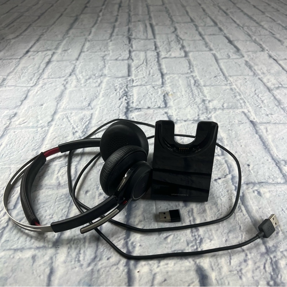 Plantronics by Poly Voyager Focus UC Wireless Headset w/Charge Stand